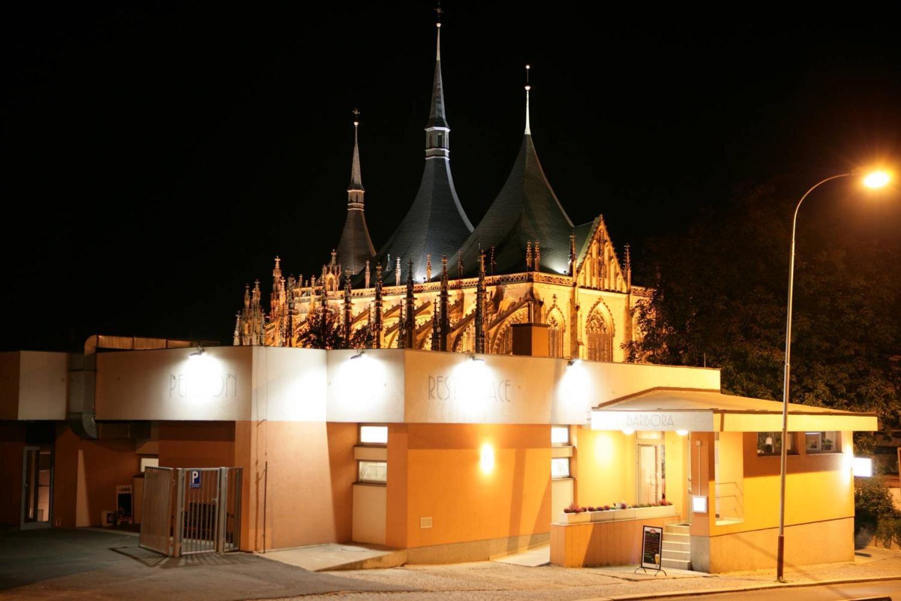 Penzion A Restaurant Barbora Kutná Hora Exterior foto